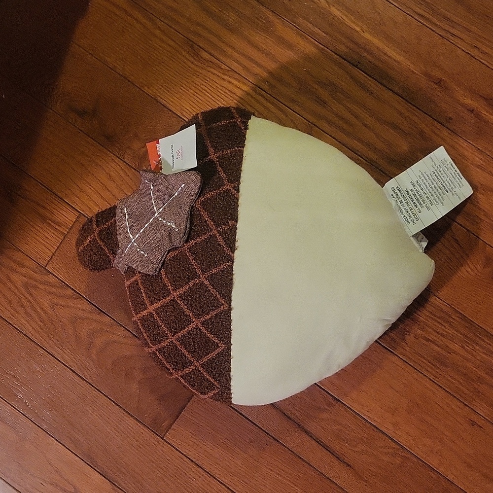 Acorn pillow